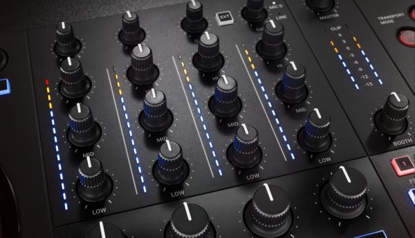 دی جی کنترلر نیتیو اینسترومنتس Native Instruments Traktor Kontrol S3