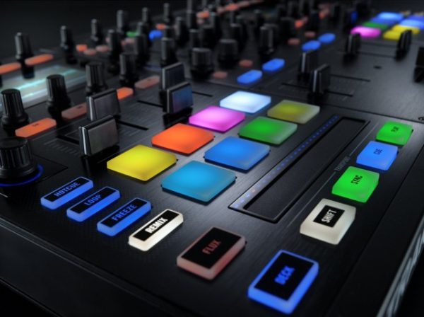 دی جی کنترلر نیتیو اینسترومنتس Native Instruments Traktor Kontrol S8 MK2